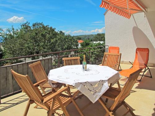 Novi Vinodolski Apartamento | Apartment Luka by Interhome