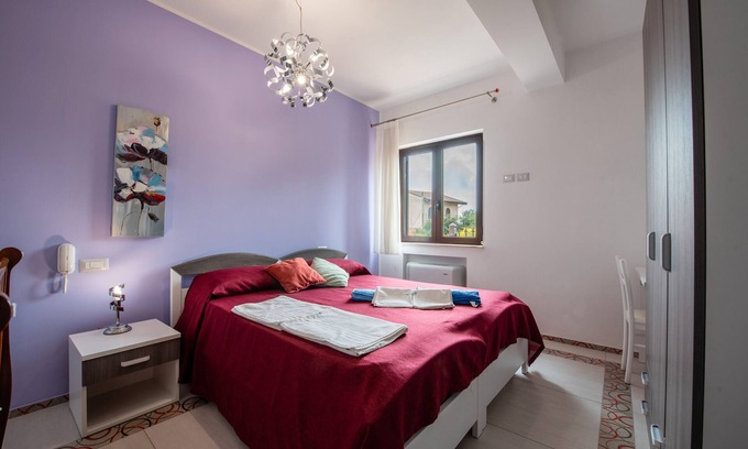 Tusa Apartamento | Apartamento 'Luna Rossa' con vistas a la montaña, Wi-Fi y aire acondicionado