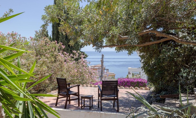Salobreña Apartamento | Apartamento "Luna" con piscina compartida, Wi-Fi, aire acondicionado, terraza y jardín