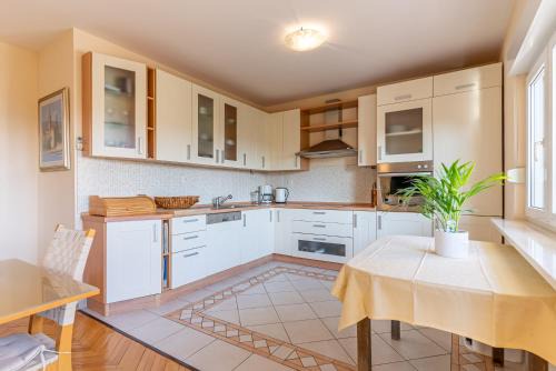 Kastel Gomilica Apartamento | Apartment Luno
