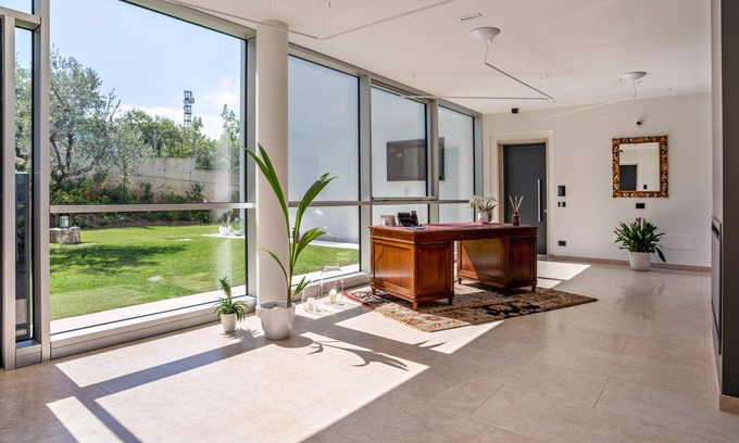 Ravina Apartamento | Apartment Luxury Hotel 'Midum Family Balcony' with Mountain View, Wi-Fi and Air Conditioning