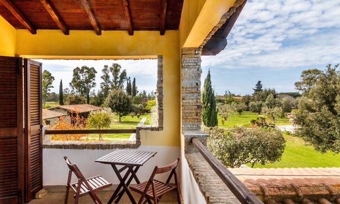 Grosseto Apartamento | Apartamento 'Maestrale' con piscina compartida, terraza privada y aire acondicionado