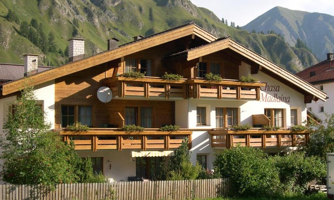 Ravaisch Apartamento | Apartment Madlaina