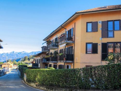 Porto Valtravaglia Apartamento | Apartment Magnolia by Interhome