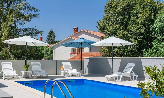 Vinez Apartamento | Apartment Magnolia VInez with swimming pool for 6 people
