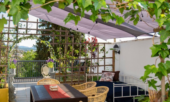 Barrio de la Vega Apartamento | Apartamento 'Mai' con vistas a la montaña, terraza privada y Wi-Fi