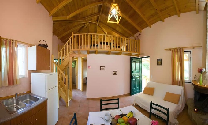 Astros Apartamento | Apartment 'Maisonette with Private Patio 3' with Mountain View, Wi-Fi and Air Conditioning