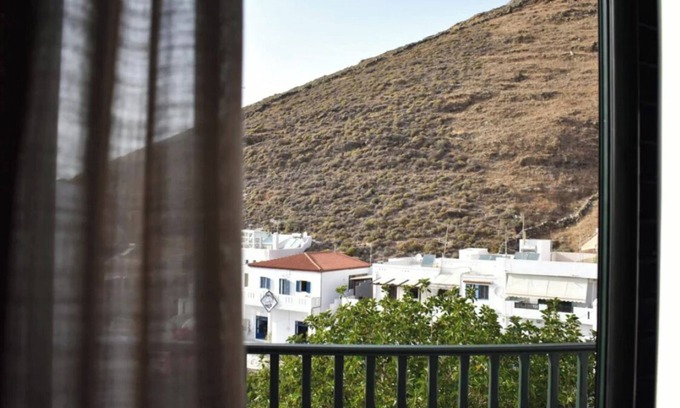 Merichas Apartamento | Apartamento 'Manolika Studio 4' con vistas al mar, Wi-Fi y aire acondicionado