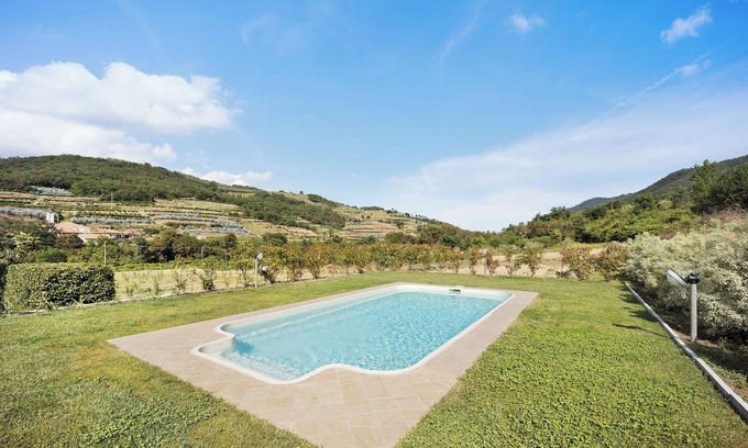 Ortovero Apartamento | Apartamento "Mansarda Albero Verde con Piscina" con vistas a la montaña, piscina, A/C y Wi-Fi