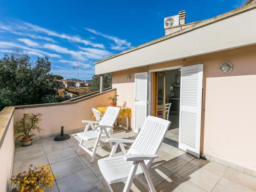 Rosignano Solvay Apartamento | Apartment Mansarda by Interhome