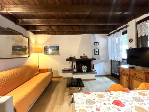 Giustino Apartamento | Apartment Mansarda al Doss by Interhome
