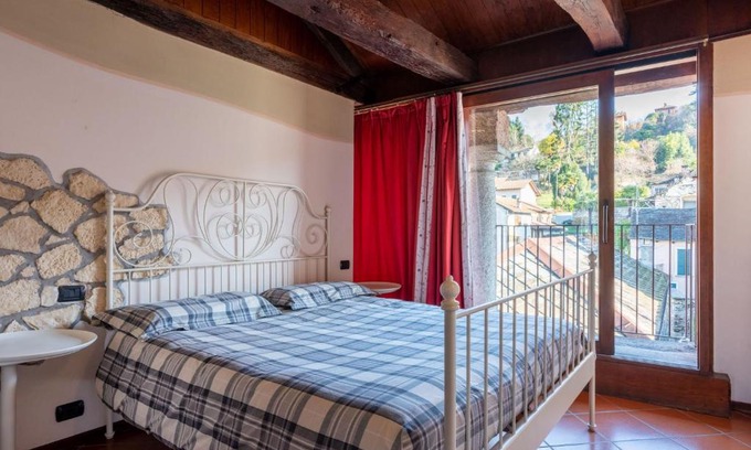 Orta San Giulio Apartamento | Apartment Mansarda by Interhome