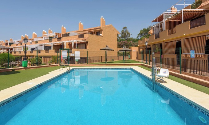 Marina de Casares Apartamento | Apartamento 'Marina 122' con piscina compartida, Wi-Fi y aire acondicionado
