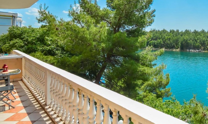 Obrovac Apartamento | Apartment Mara-2 by Interhome