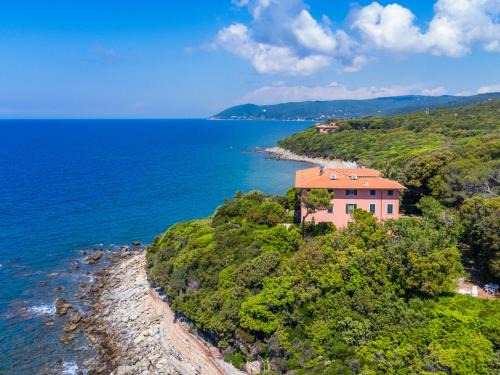 Rosignano Marittimo Apartamento | Apartment Mare by Interhome
