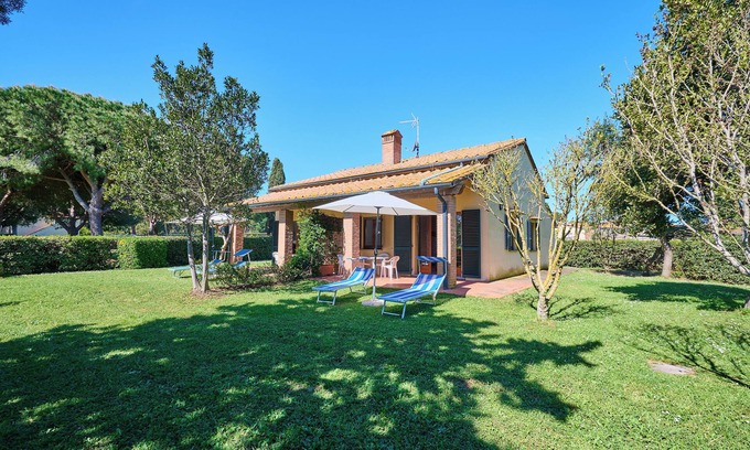 Piombino Apartamento | Apartamento "Mare Etrusco Villetta D2" con jardín privado y Wi-Fi
