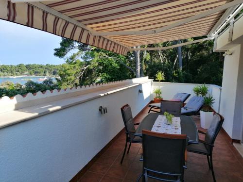 Cove Tri Zala (Zrnovo) Apartamento | Apartment Markorcula
