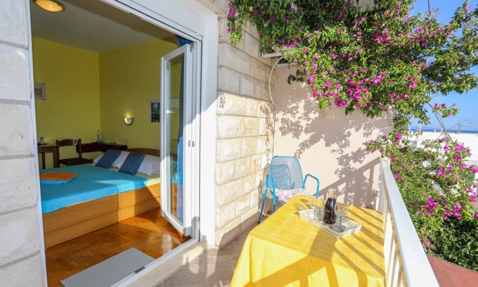 Milna Apartamento | Apartment Marlene - 50 m from sea: A1(2+1) - Milna (Hvar), Island Hvar, Croatia