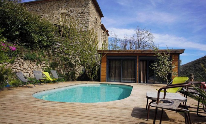 Valleraugue Apartamento | Apartamento 'Mas La Rainette Chez Raphael' con vistas a la montaña, piscina compartida y Wi-Fi