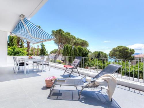 Llanca Apartamento | Apartment Matthias-3 by Interhome