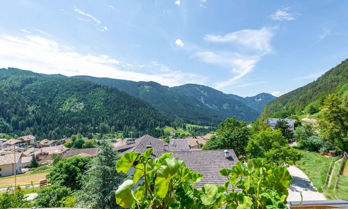 Trodena Apartamento | Apartment 'Melcherhof Schwarzhorn' with Mountain View, Shared Garden and Wi-Fi