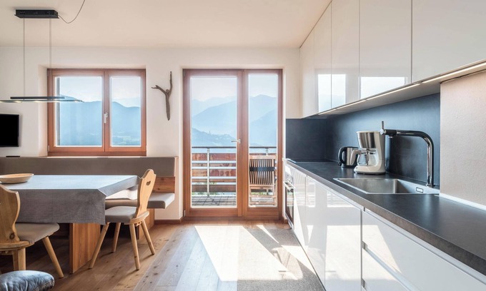 Feldthurns Apartamento | Apartamento 'Melisse Thalerhof' con vistas a la montaña, balcón y Wi-Fi