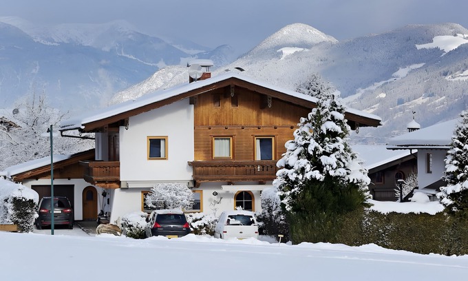 Ried im Zillertal Apartamento | Apartment 'Mia' with Mountain View, Balcony and Wi-Fi