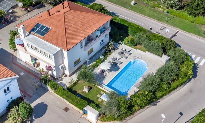 Baska Apartamento | Apartment Milorad with pool and balcony