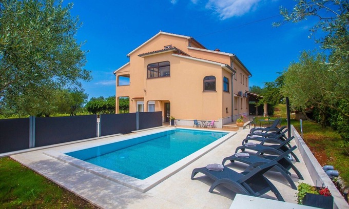 Vosteni Apartamento | Apartment Mir with Private Pool