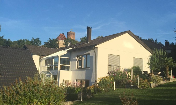 Burgthann Apartamento | Apartment mit Burgblick im Grünen, Familie Held