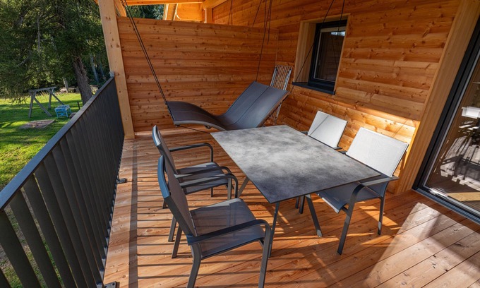 Avelengo Apartamento | Apartamento "Mittager" cerca de la estación de esquí con vistas al bosque, balcón y jardín