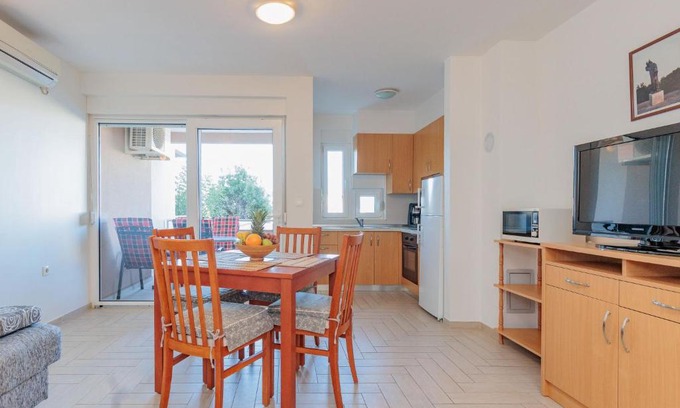 Nin Apartamento | Apartment Mlasina-2 by Interhome