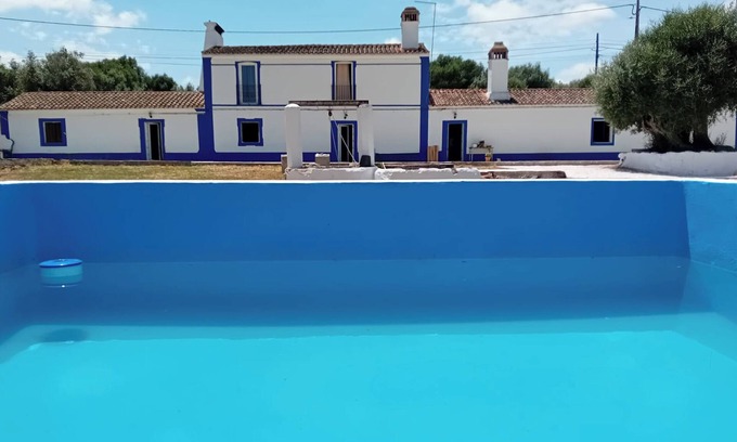 Azaruja Apartamento | Apartamento 'Monte Da Broa' con vistas a la montaña, piscina privada y Wi-Fi