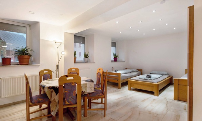 Schliengen Apartamento | Apartamento 'Monteur' con terraza compartida y Wi-Fi
