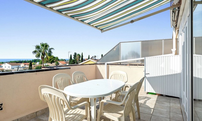 Creixell Apartamento | Apartamento 'Montsant' con vistas al mar, terraza privada y aire acondicionado.