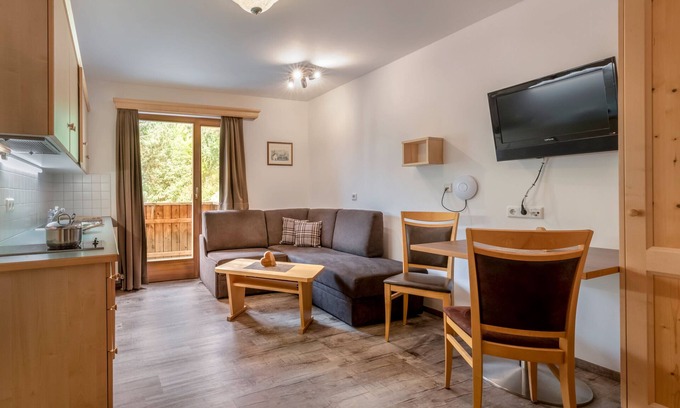 Burgusio Apartamento | Apartment 'Moriggl Bergkamerad 3' with Mountain View, Shared Terrace and Wi-Fi