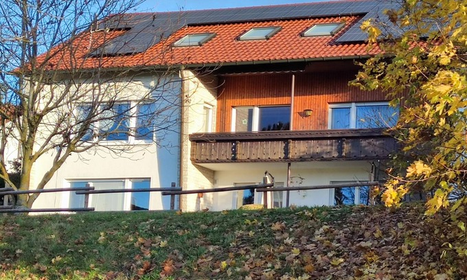 Großengstingen Apartamento | Apartamento 'Mörike' con balcón y Wi-Fi