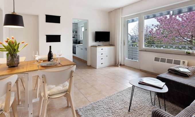 Gaienhofen Apartamento | Apartamento 'Muggelbude' con balcón y Wi-Fi