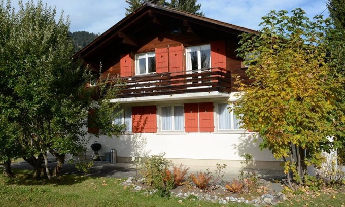 Saanenmoeser Apartamento | Apartamento Mutzli by Interhome
