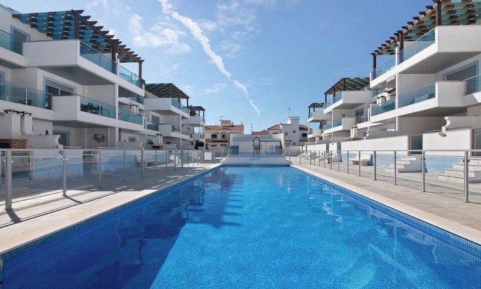 Vila Nova De Cacela Apartamento | Apartamento 'Numar Residence Aa' con piscina compartida, Wi-Fi y aire acondicionado