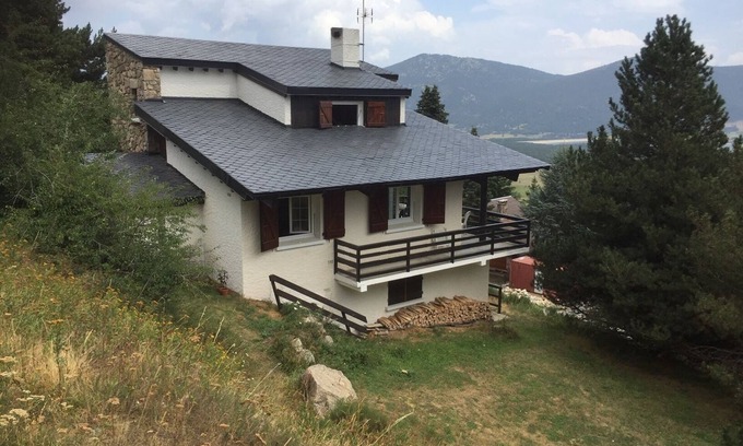 Les Angles Chalet De Esquí | Apartment Narcisse in south-facing chalet with lake view