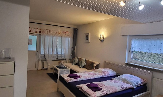 Eppstein Apartamento | Apartamento cerca de Frankfurt / Wiesbaden: FewoEla1