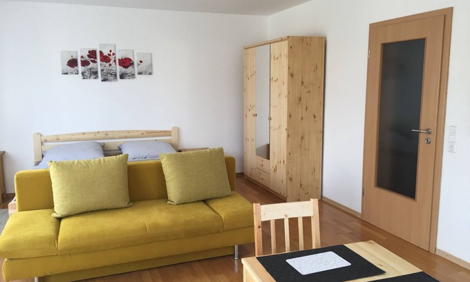 Meckenbeuren Apartamento | Apartamento cerca del lago Constanza, recién renovado