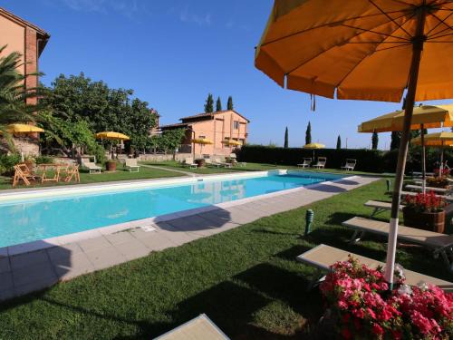 Castiglione del Lago Casa | Apartment near Lake Trasimeno with Pool
