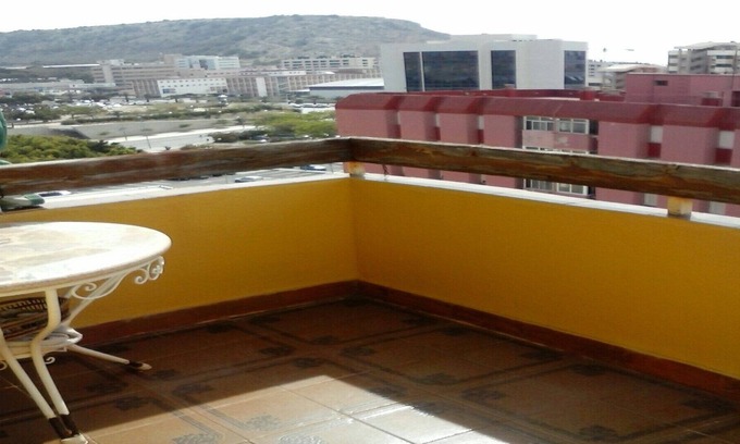 Vista Hermosa Apartamento | Apartamento cerca de la playa con vistas al mar y al castillo de Santa Bárbara
