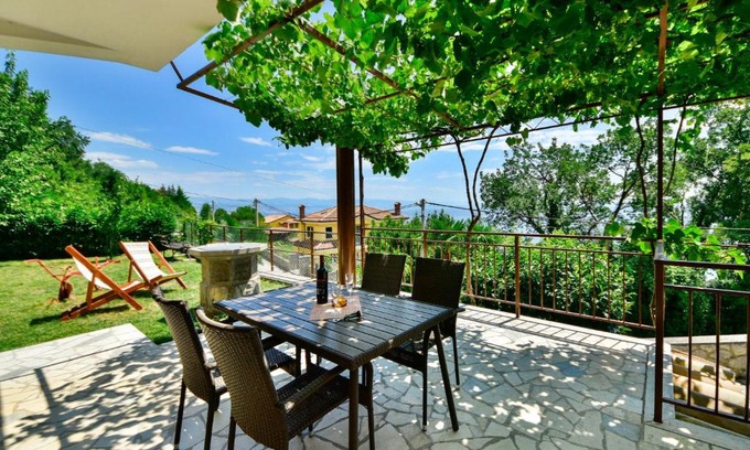 Icici Apartamento | Apartment Nives-1 by Interhome