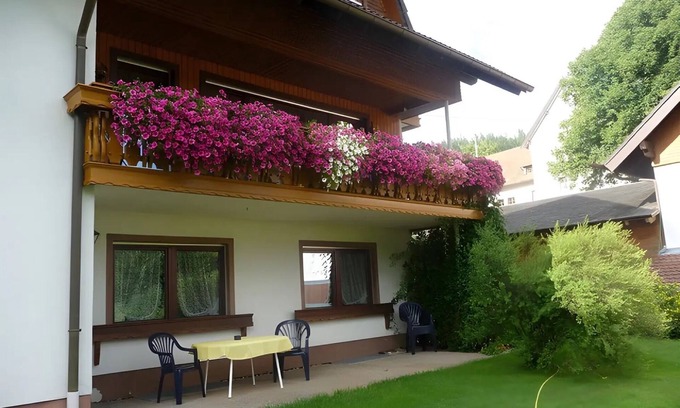 Urach Apartamento | Apartamento 'Nr 1 Dg' con jardín compartido, balcón y Wi-Fi