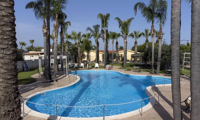 Mazara del Vallo Apartamento | Apartamento 'Oasi Lamia - 6' con piscina compartida, Wi-Fi y aire acondicionado