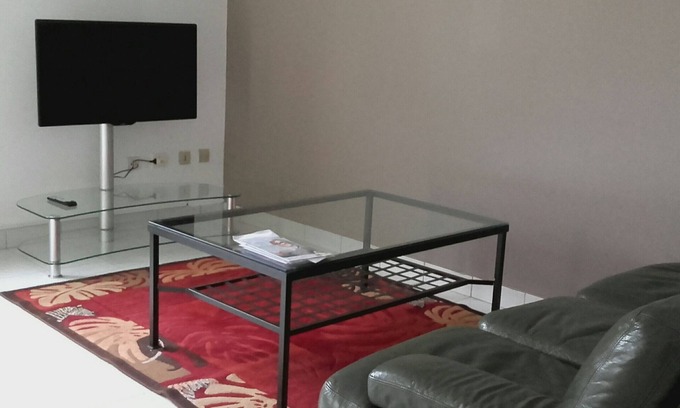 Ferrandiere - Maisons Neuves Apartamento | Apartamento 'Oasis T3' con terraza compartida, jardín privado y Wi-Fi