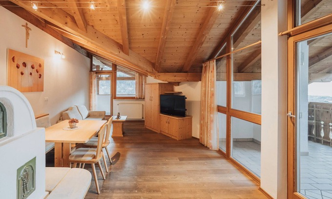 Rifiano Apartamento | Apartamento 'Oberegghof Hahnenkamm' con vistas a la montaña y Wi-Fi